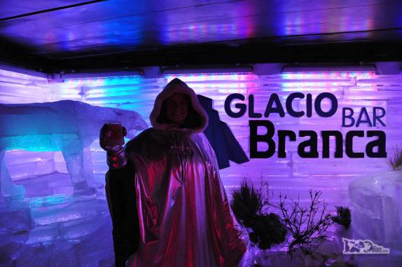 O visual gelado do Glaciobar, quase todo de gelo, em El Calafate, no sul da Argentina